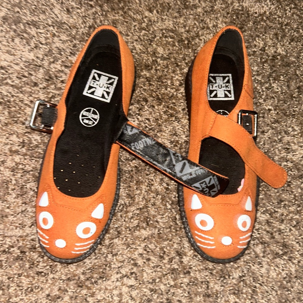 T.U.K  Orange Cat Face Dress Shoes like new discontinued woman’s 8